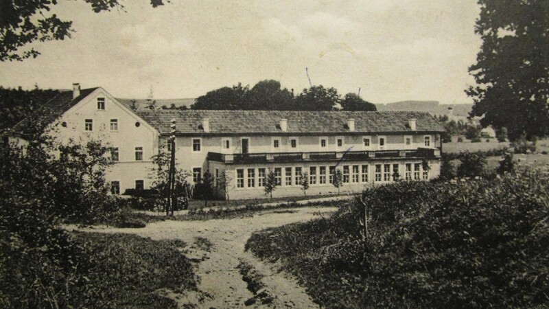 Ein fast vergessener Ort aus der Ausstellung: Das Pfettracher Bahnhofshotel diente während der Kriegsjahre als Schulklassen- und später als Altersheim.