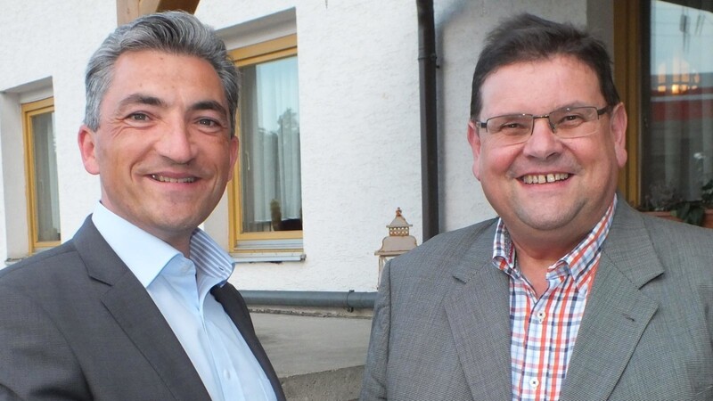 Der neue Fraktionschef Dr. Ronny Raith (li.) mit seinem Vorgänger Willi Köckeis.
