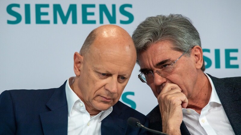 Viele Konzerne sehen sich in der Krise - Siemens nicht. Finanzvorstand Ralf Thomas (l.) und Vorstandsvorsitzender Joe Kaeser haben auf der Jahrespressekonferenz die aktuellen Zahlen präsentiert. Für das abgelaufene Geschäftsjahr wurden alle gesteckten Ziele erfüllt.