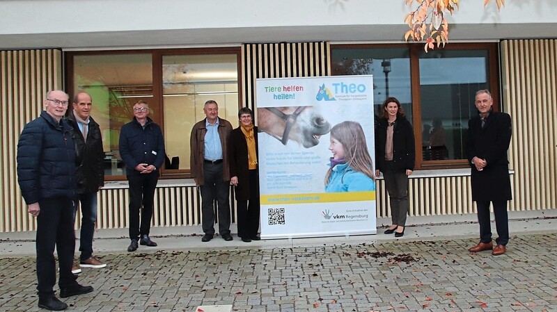 Die Bürgermeister von Regensburg, Zeitlarn und Regenstauf und die Landrätin Tanja Schweiger unterstützen den Bau des Zentrums für tiergestützte Therapien Ostbayern in Zeitlarn.