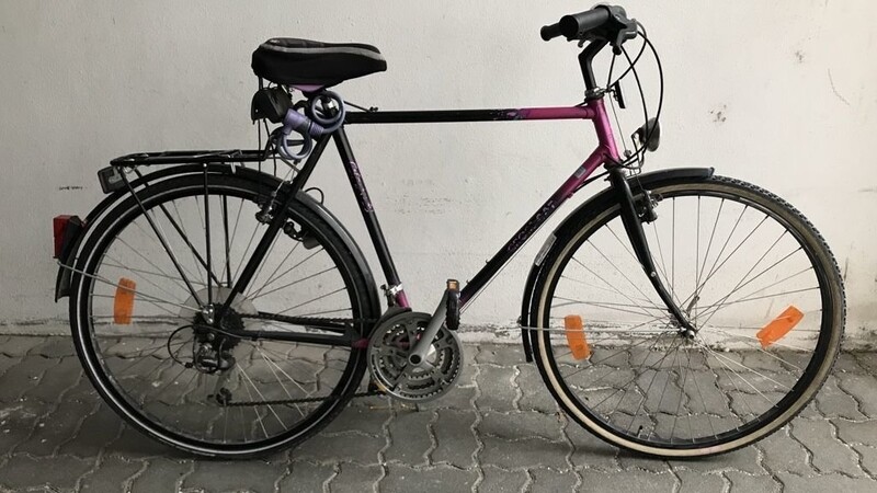 Die Polizei Landshut sucht nach dem Eigentümer dieses Fahrrads. Zwei Jugendliche hatten es gestohlen.