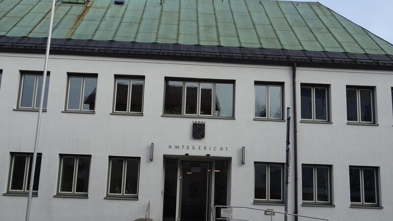 Ein 60-jähriger Busfahrer musste sich vor dem Amtsgericht Viechtach verantworten.