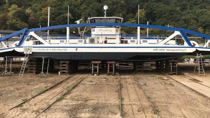 Seit April 2019 ist die Fähre "Posching" auf der Donau im Einsatz. Knapp fünf Monate später musste der Fährbetrieb wegen eines Propellerschadens vorübergehend eingestellt werden. (Archivbild)