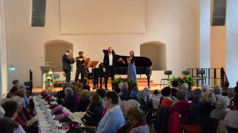 "Pa, Pa, Pa, Pa, Papageno", hallte es durch den Rittersaal, als Baritonist Giulio Alvise Caselli und Sopranistin Christine Peschke zu singen begannen.