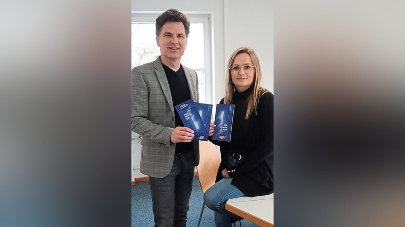 Die Sozialpädagogen Thomas Beißner und Anna Kik-Miller betreuen die Blauen Tür der Diakonie.