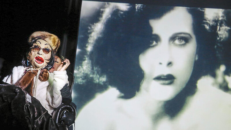 Das bewegte Leben der Hedy Lamarr, die 1960 mit einem Stern auf dem Hollywood Walk of Fame geehrt wurde, setzte das Schubert Theater Wien in Szene.