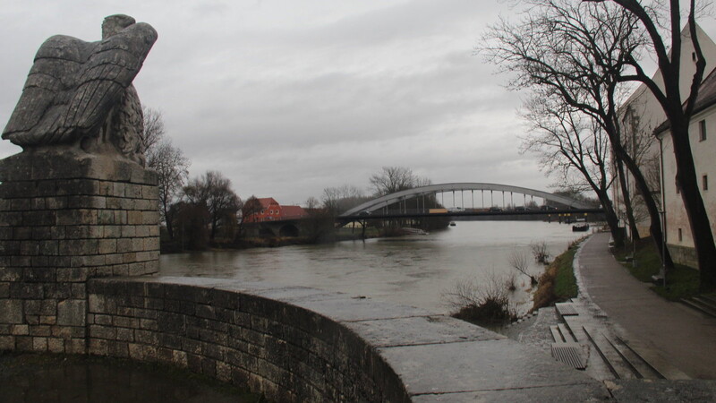 Experten gehen davon aus, dass der Donaupegel auch nach den langanhaltenden Niederschlägen der vergangenen Tage keine Meldestufen überschreiten wird.