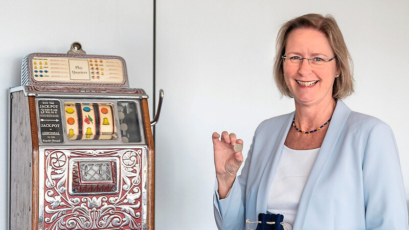 Friederike Sturm leitet federführend die Glücksspirale, eine Lotterie der Lotto- und Totogesellschaften der 16 Bundesländer. Bei der Auslosung gibt es immer zwei Gewinner - den Sieger und die Allgemeinheit, sagt sie.