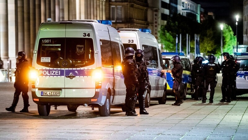 Viele der Randalierer in der Nacht zum 21. August in Stuttgart dürften ausländische Wurzeln haben. Der Polizeipräsident der Landeshauptstadt will dem auf den Grund gehen und, wie es heißt, "den Stammbaum von Tätern" ermitteln.