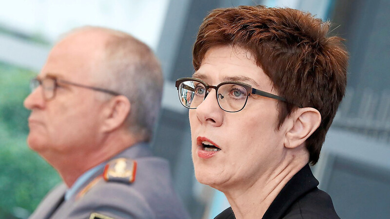 "Wer ein Teil des Problems bleiben will, wird entfernt", sagt Verteidigungsministerin Annegret Kramp-Karrenbauer.