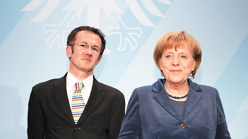 Pascal Thibaut von Radio France Internationale zusammen mit Angela Merkel. Wenn es in Deutschland eine Figur gibt, die seine fra