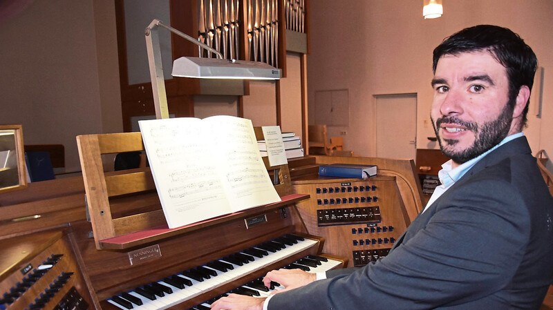Werke von vier namhaften Komponisten aus der Barockzeit hatte Élio Carneiro in das Programm der Orgelvesper am Pfingstsonntag in der Stadtpfarrkirche aufgenommen.