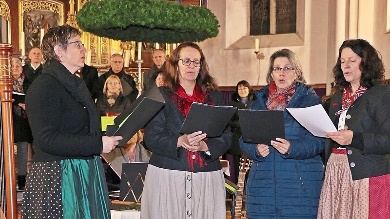 Die Schmied-Deandln hatten mit "A Liacht is aufkemma" ein Lied vom Salzburger Adventsingen mitgebracht.