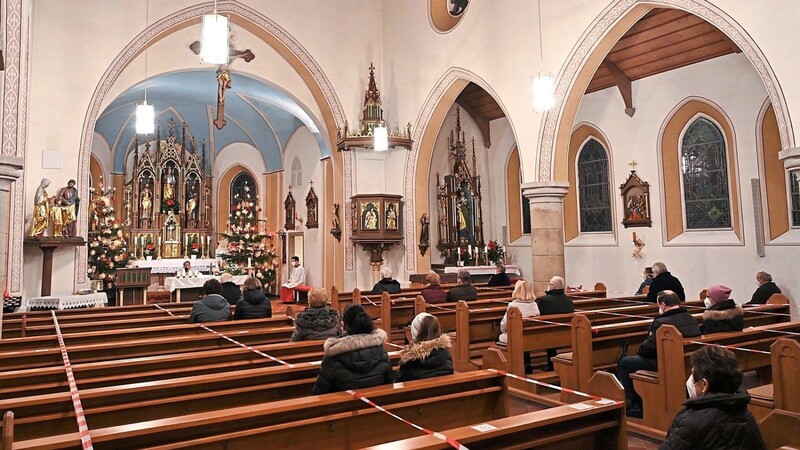 Viele Gläubige besuchten den Lichtmess-Gottesdienst in der Pfarrkirche St. Katharina.