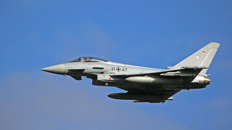 Eurofighter sollen gemeinsam mit amerikanischen F-18-Jets die in die Jahre gekommenen Tornados der Bundeswehr ersetzen.