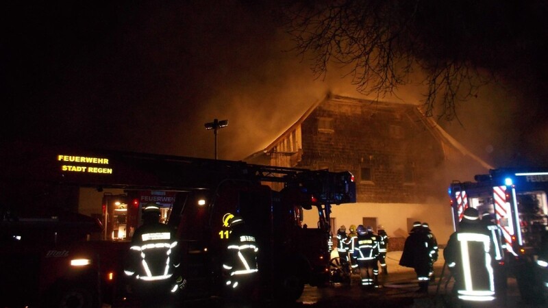 In einem Einfamilienhaus in Kirchberg (Landkreis Regen) ist am Dienstagabend ein Feuer ausgebrochen.
