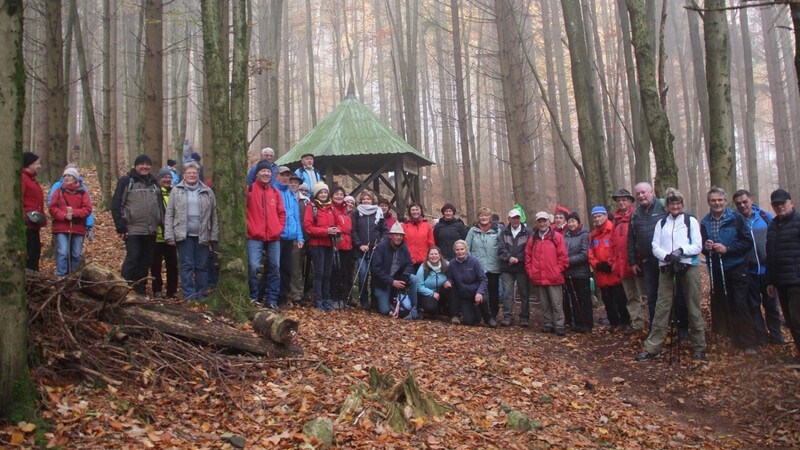Mit einer starken Abordnung waren die bayerischen Teilnehmer gekommen, die sich dem Further Waldverein angeschlossen hatten.