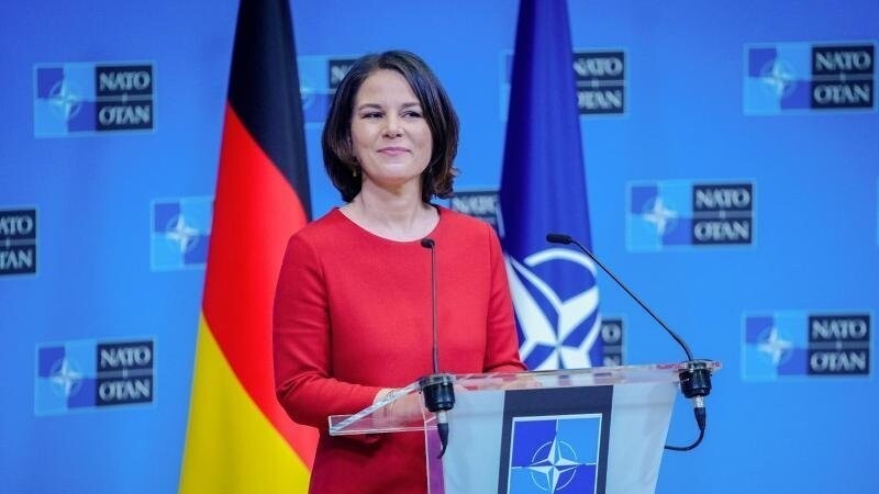 Außenministerin Annalena Baerbock besucht nach Paris und Brüssel auch Warschau für politische Gespräche.