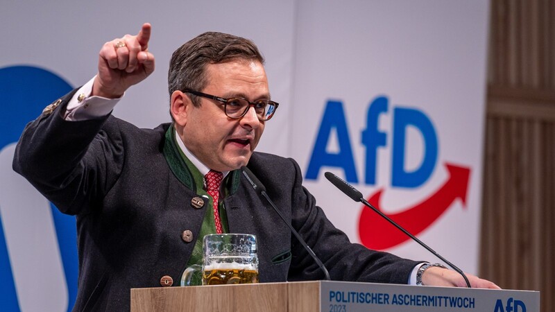 Fast eine Stunde poltert der österreichische Publizist Gerald Grosz gegen Söder, die Grünen und alles, was das AfD-Herz verachtet.