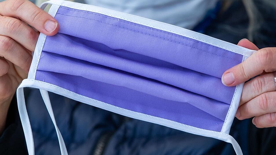 Im Gro&szlig;teil des Landes Tschechien wird ab 1. Juli die Maskenpflicht aufgehoben (Symbolbild).