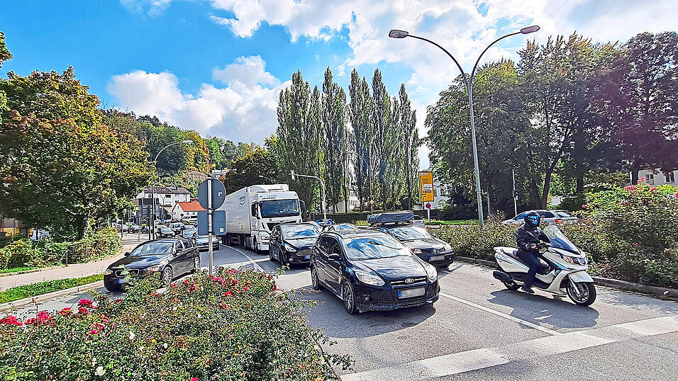 Das Kupfereck soll leistungsf&auml;higer werden. Dazu werden die Fahrspuren umverteilt. K&uuml;nftig wird es zwischen Wittstra&szlig;e und Neuer Bergstra&szlig;e in beide Fahrtrichtungen durchg&auml;ngig zwei Spuren geben.