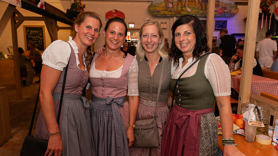 Die Partybilder vom Freitag, 18. August 2023, aus dem Festzelt Greindl. Die Partybilder vom Freitag, 18. August 2023, aus dem Festzelt Greindl.