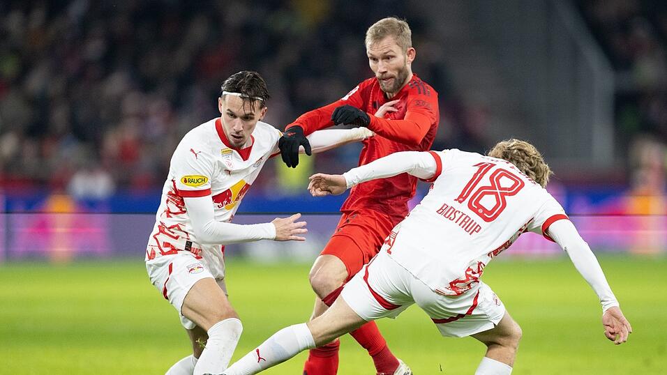 Der FC Bayern um Konrad Laimer (M) spielt am 6. Januar in Salzburg. (Archivbild) Der FC Bayern um Konrad Laimer (M) spielt am 6. Januar in Salzburg. (Archivbild)
