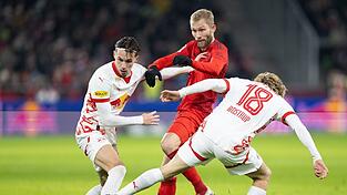 Der FC Bayern um Konrad Laimer (M) spielt am 6. Januar in Salzburg. (Archivbild) Der FC Bayern um Konrad Laimer (M) spielt am 6. Januar in Salzburg. (Archivbild)