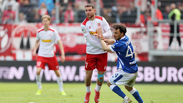 Der SSV Jahn Regensburg hat den auslaufenden Vertrag von Oscar Sch&ouml;nfelder um ein weiteres Jahr verl&auml;ngert.&nbsp;