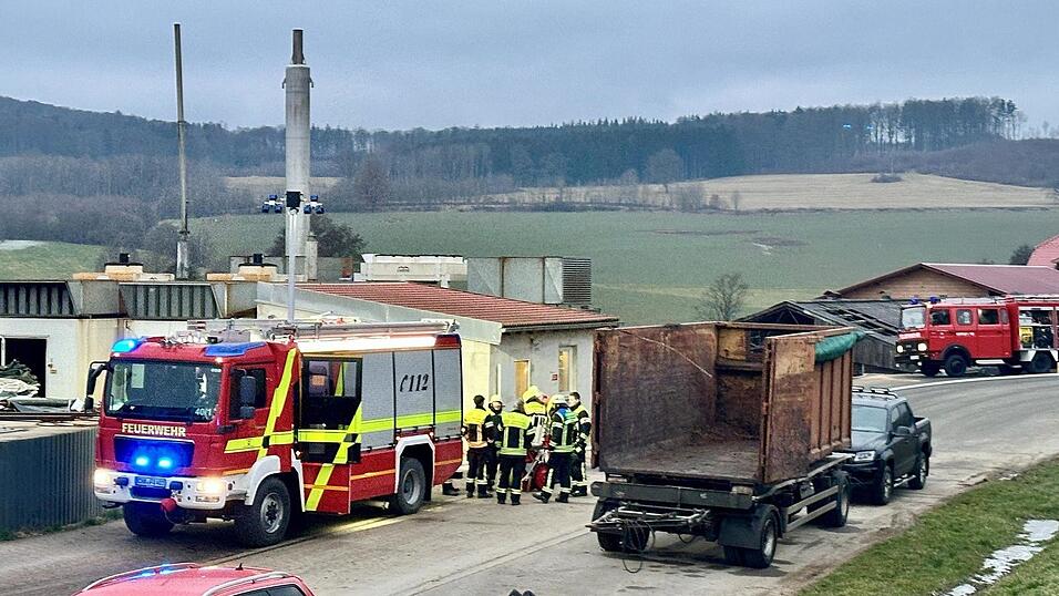 Glück im Unglück hatten die Betreiber der Biogas-Anlage in Daberg. Das Feuer konnte auf einen Maschinenraum begrenzt werden. Dennoch ist der Schaden hoch. Glück im Unglück hatten die Betreiber der Biogas-Anlage in Daberg. Das Feuer konnte auf einen Maschinenraum begrenzt werden. Dennoch ist der Schaden hoch.