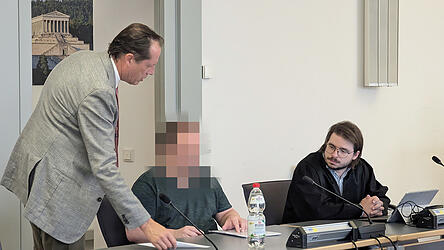 Gutachter Johannes Schwerdtner (links) und Anwalt Marius Hoser (rechts) sorgten sich um den Beschuldigten.