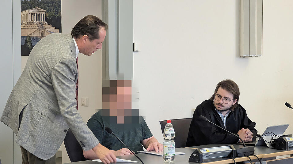 Gutachter Johannes Schwerdtner (links) und Anwalt Marius Hoser (rechts) sorgten sich um den Beschuldigten. Gutachter Johannes Schwerdtner (links) und Anwalt Marius Hoser (rechts) sorgten sich um den Beschuldigten.