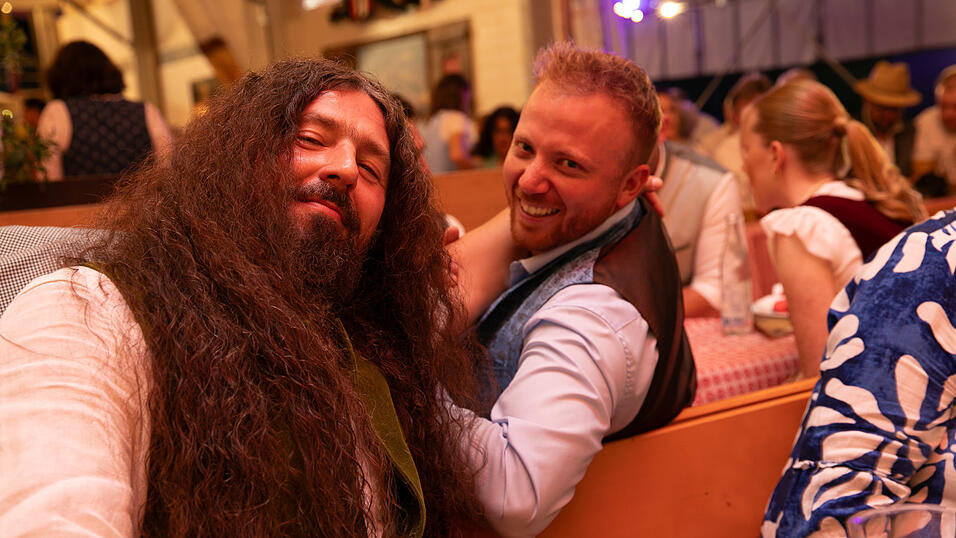 Die Partybilder vom Montag, 11. August, aus dem Festzelt Greindl. Die Partybilder vom Montag, 11. August, aus dem Festzelt Greindl.