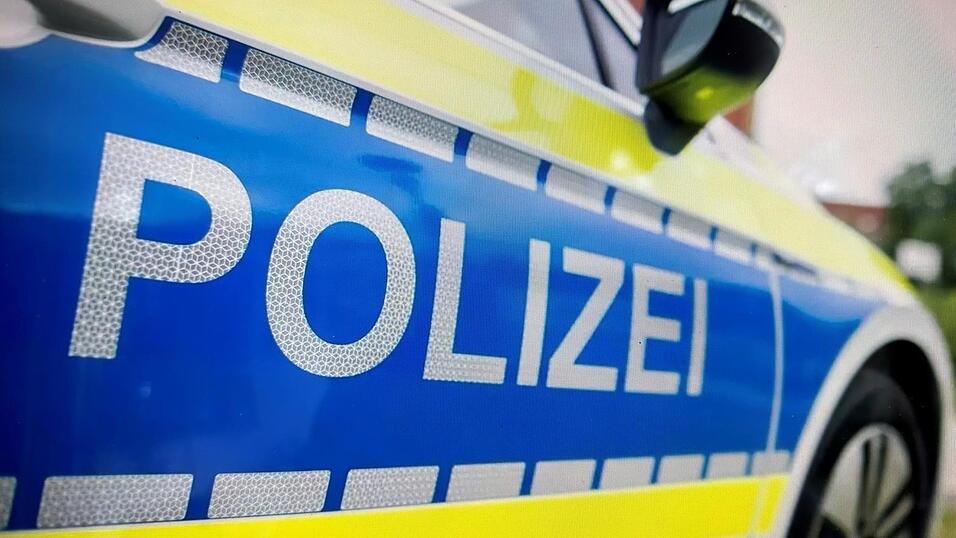 Die Polizei musste einen psychisch auffälligen Mann in Gewahrsam nehmen (Symboldbild). Die Polizei musste einen psychisch auffälligen Mann in Gewahrsam nehmen (Symboldbild).