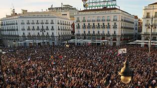 An dem Marsch in Madrid beteiligten sich Familien, Jugendliche und Rentner. An dem Marsch in Madrid beteiligten sich Familien, Jugendliche und Rentner.