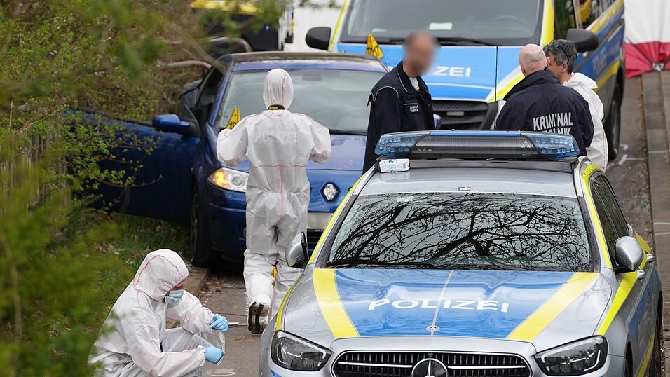 Die Spurensicherung war am Sonntag noch vor Ort. Die Spurensicherung war am Sonntag noch vor Ort.