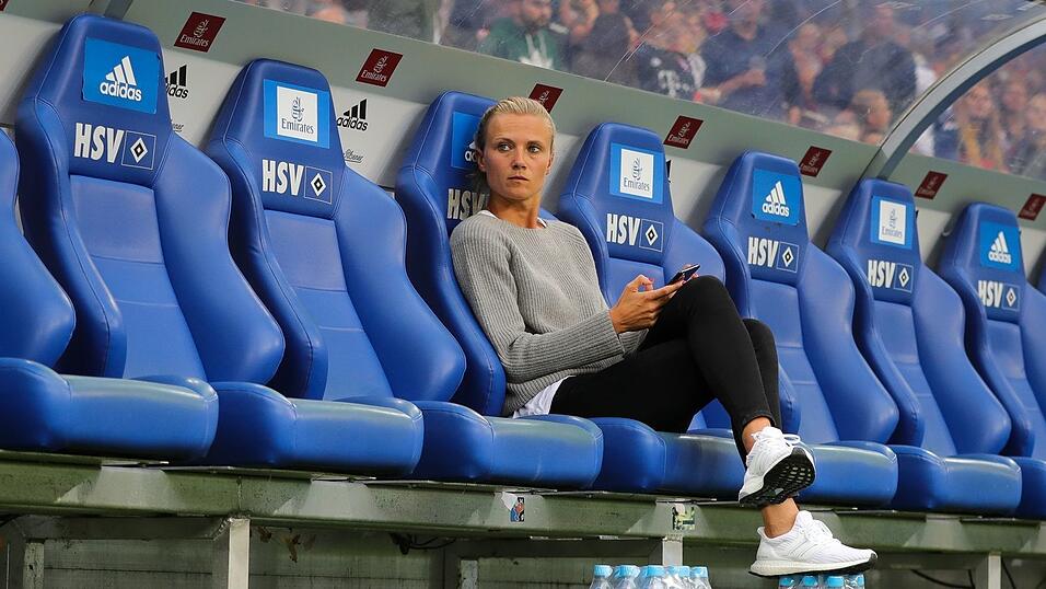 M&uuml;nchens Teammanagerin Kathleen Kr&uuml;ger bei einem Testspiel in hambrg 2018. (Archivbild)