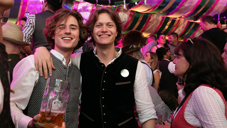 Die Partybilder vom Sonntag, 17. August, aus dem Festzelt Weckmann. Die Partybilder vom Sonntag, 17. August, aus dem Festzelt Weckmann.