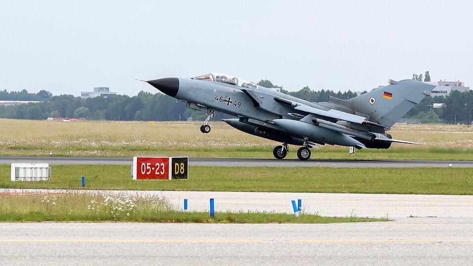 Die Bundeswehr nutzt den Flughafen Nürnberg von Montag an für Übungszwecke (Archivbild) Die Bundeswehr nutzt den Flughafen Nürnberg von Montag an für Übungszwecke (Archivbild)