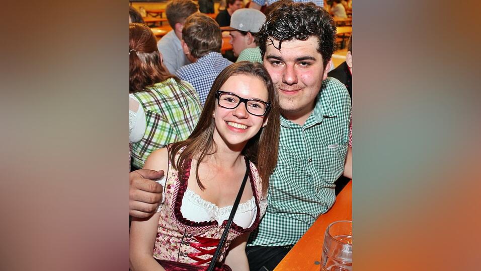 Auch am Freitag war super Stimmung am Ergoldinger Volksfest. Auch am Freitag war super Stimmung am Ergoldinger Volksfest.