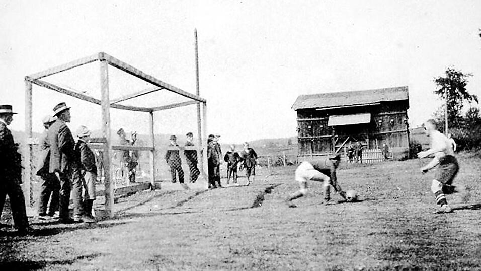 Fußballhistorie: Auf dem Bleichanger, dem heutigen Jahnplatz, fanden die ersten Spiele des FCK statt. Fußballhistorie: Auf dem Bleichanger, dem heutigen Jahnplatz, fanden die ersten Spiele des FCK statt.