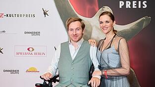 Mit ihrem Sohn Romeo Casper sind Samuel und Sarah Koch jetzt zu dritt. (Archivbild)