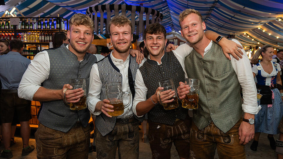 Die Partybilder vom Freitag, 18. August 2023, aus dem Festzelt Wenisch. Die Partybilder vom Freitag, 18. August 2023, aus dem Festzelt Wenisch.