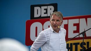 Björn Höcke spricht in Erfurt zu seinen potenziellen Wählern. Björn Höcke spricht in Erfurt zu seinen potenziellen Wählern.