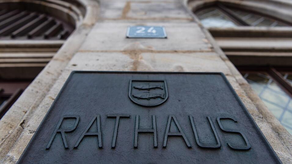 Die bayerischen Kommunen w&uuml;nschen sich vom Innenministerium Leitlinien, wie sie die neuen Verbotsm&ouml;glichkeiten bei Antisemitismus-Verdacht umsetzen sollen.