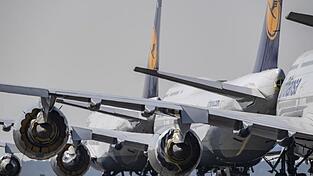 Zuvor hatte die Bundesregierung mit der Lufthansa eine mögliche Staatsbeteiligung in der Corona-Krise beraten. Zuvor hatte die Bundesregierung mit der Lufthansa eine mögliche Staatsbeteiligung in der Corona-Krise beraten.