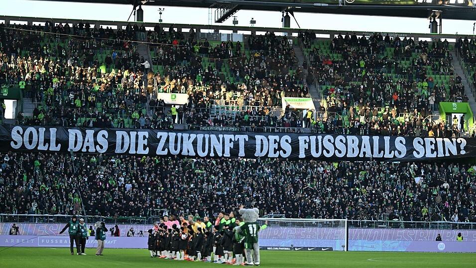 Die organisierten Fans wehren sich gegen geplante Maßnahmen durch die Politik. Die organisierten Fans wehren sich gegen geplante Maßnahmen durch die Politik.