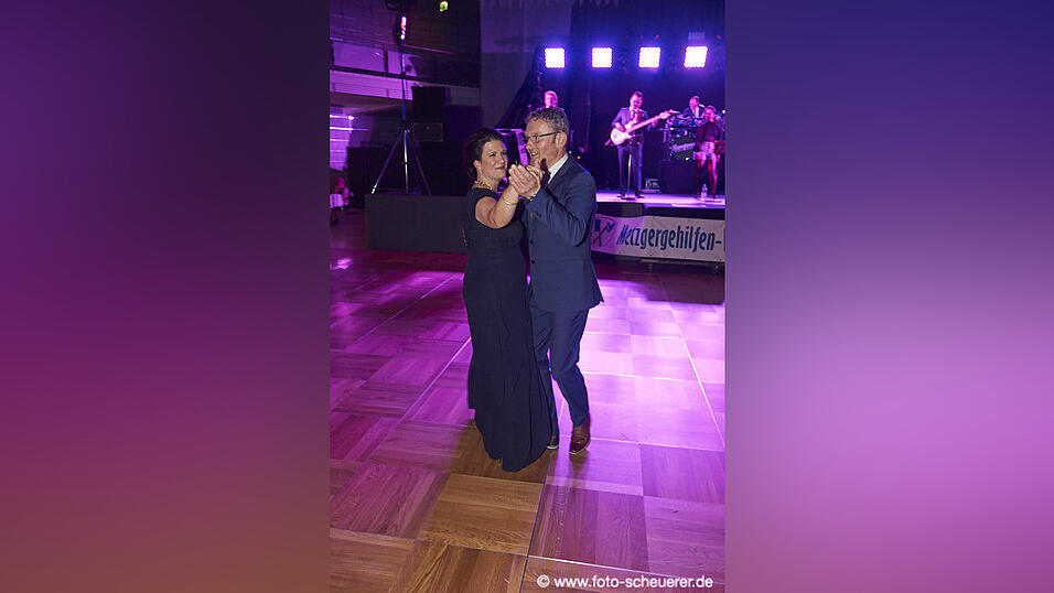 Die Metzgerzunft hat am Samstagabend in die Joseph-von-Fraunhofer-Halle eingeladen. Die Metzgerzunft hat am Samstagabend in die Joseph-von-Fraunhofer-Halle eingeladen.