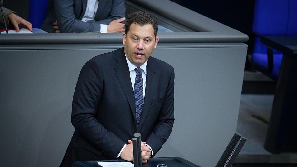 Bundesfinanzminister Klingbeil (SPD) zeigt sich offen dafür, Subventionen und Steuervergünstigungen um einen pauschalen Prozentsatz abzuschmelzen. Bundesfinanzminister Klingbeil (SPD) zeigt sich offen dafür, Subventionen und Steuervergünstigungen um einen pauschalen Prozentsatz abzuschmelzen.
