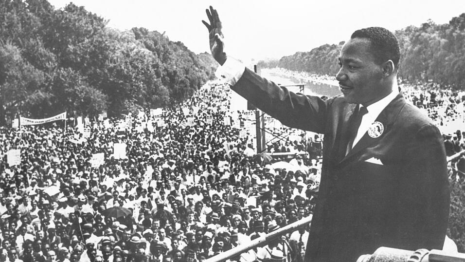 Der amerikanische B&uuml;rgerrechtler Dr. Martin Luther King Jr. im August 1963 beim 'Marsch auf Washington', an dem rund 250.000 Menschen teilnahmen.